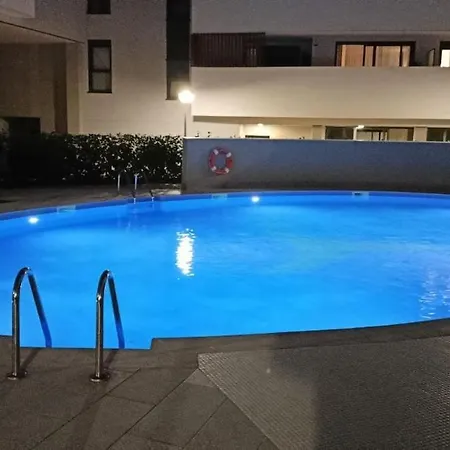 Contemporary 2br With Pool & Gym *