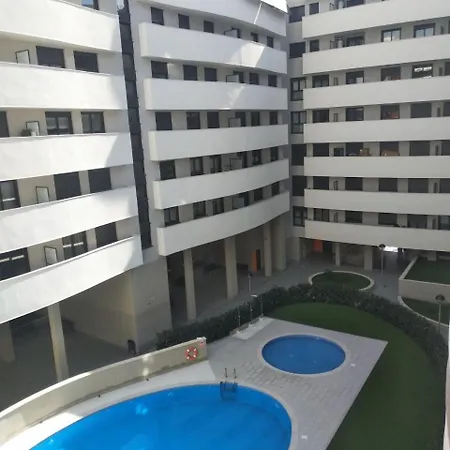 Contemporary 2br With Pool & Gym L'Hospitalet de Llobregat