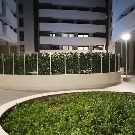 Contemporary 2br With Pool & Gym * L'Hospitalet de Llobregat