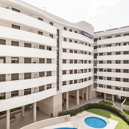 Contemporary 2br With Pool & Gym * L'Hospitalet de Llobregat