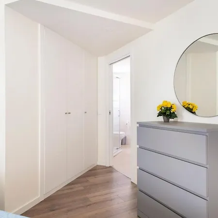 Contemporary 2br With Pool & Gym *